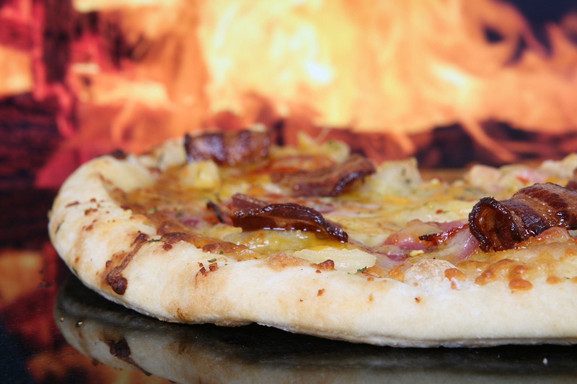 bacon and cheese neapolitan style pizza